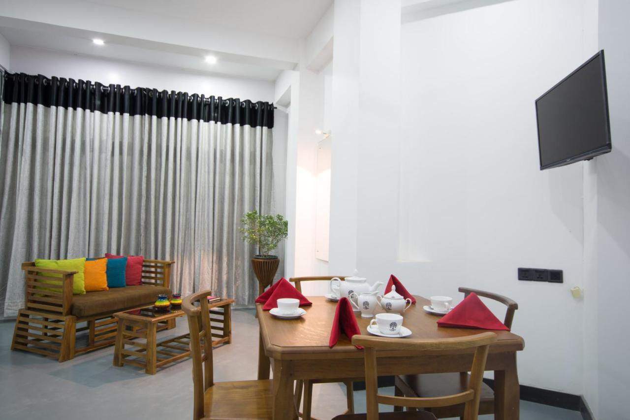 Avora Hotel Kandy Bagian luar foto