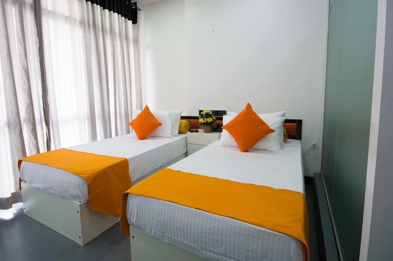 Avora Hotel Kandy Bagian luar foto