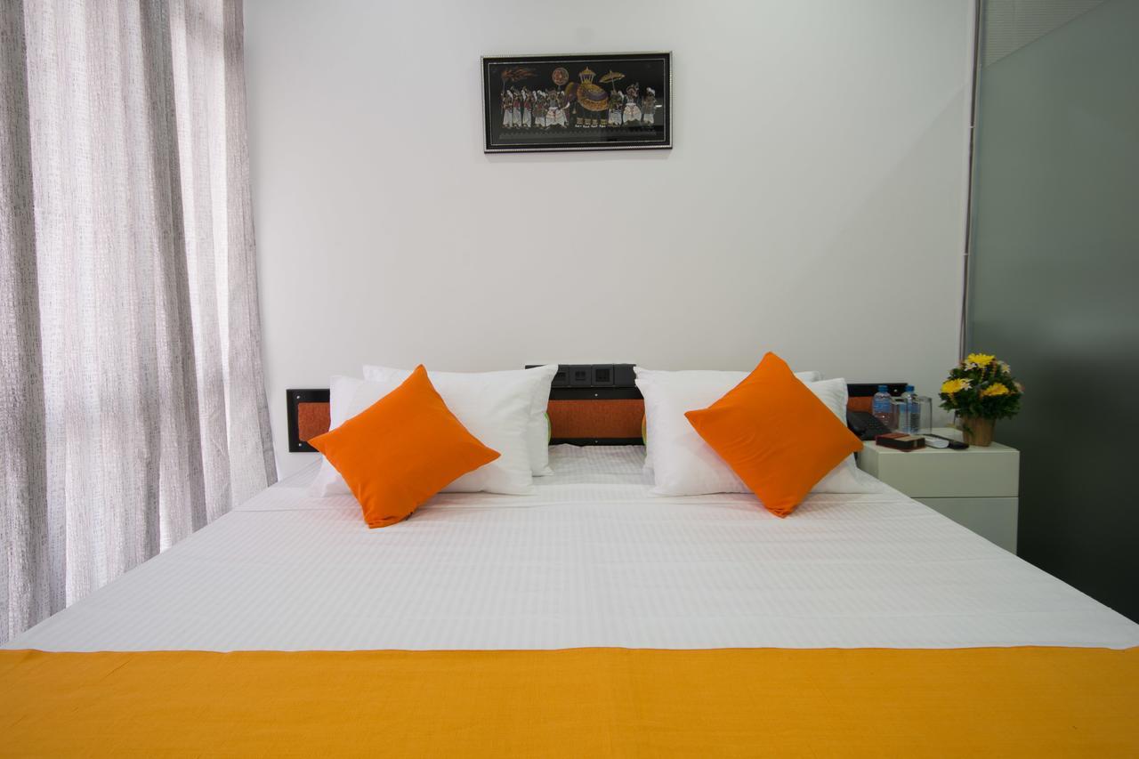 Avora Hotel Kandy Bagian luar foto