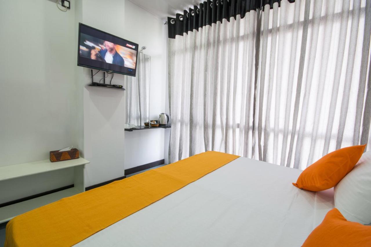 Avora Hotel Kandy Bagian luar foto