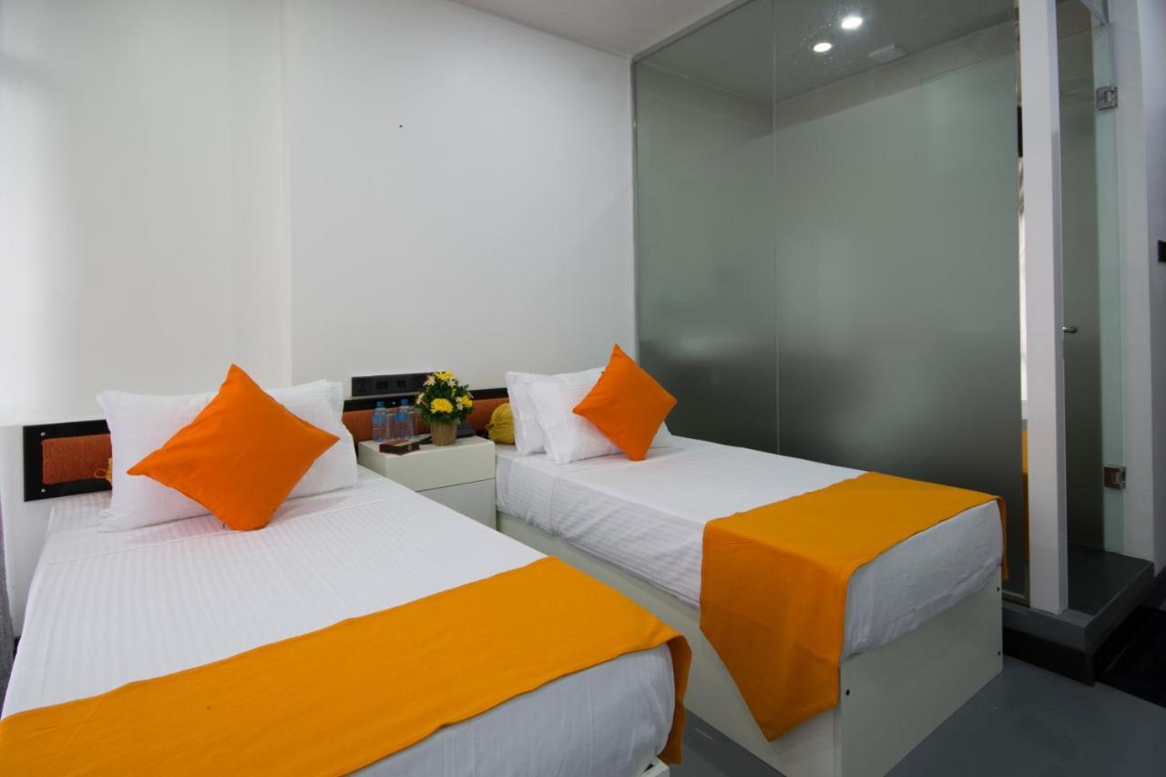Avora Hotel Kandy Bagian luar foto