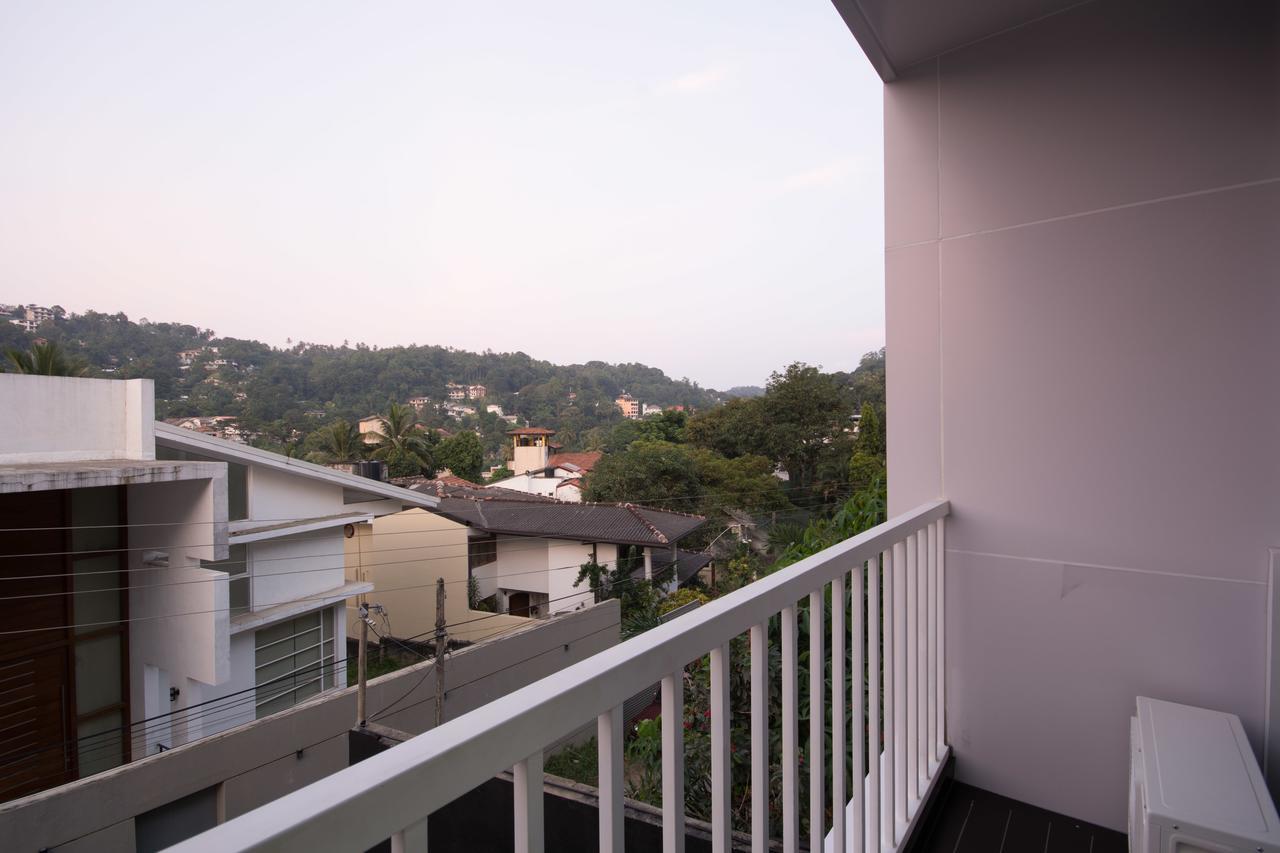 Avora Hotel Kandy Bagian luar foto