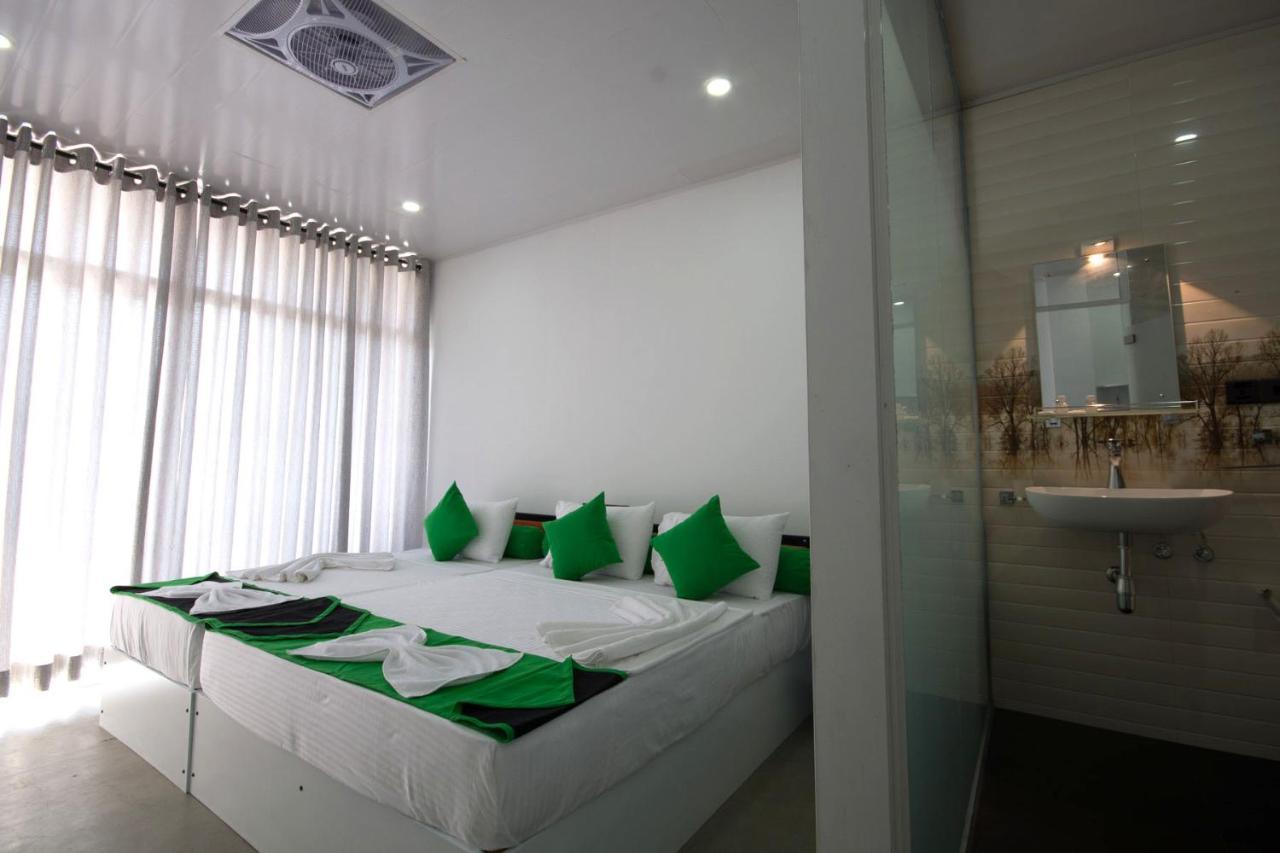 Avora Hotel Kandy Bagian luar foto