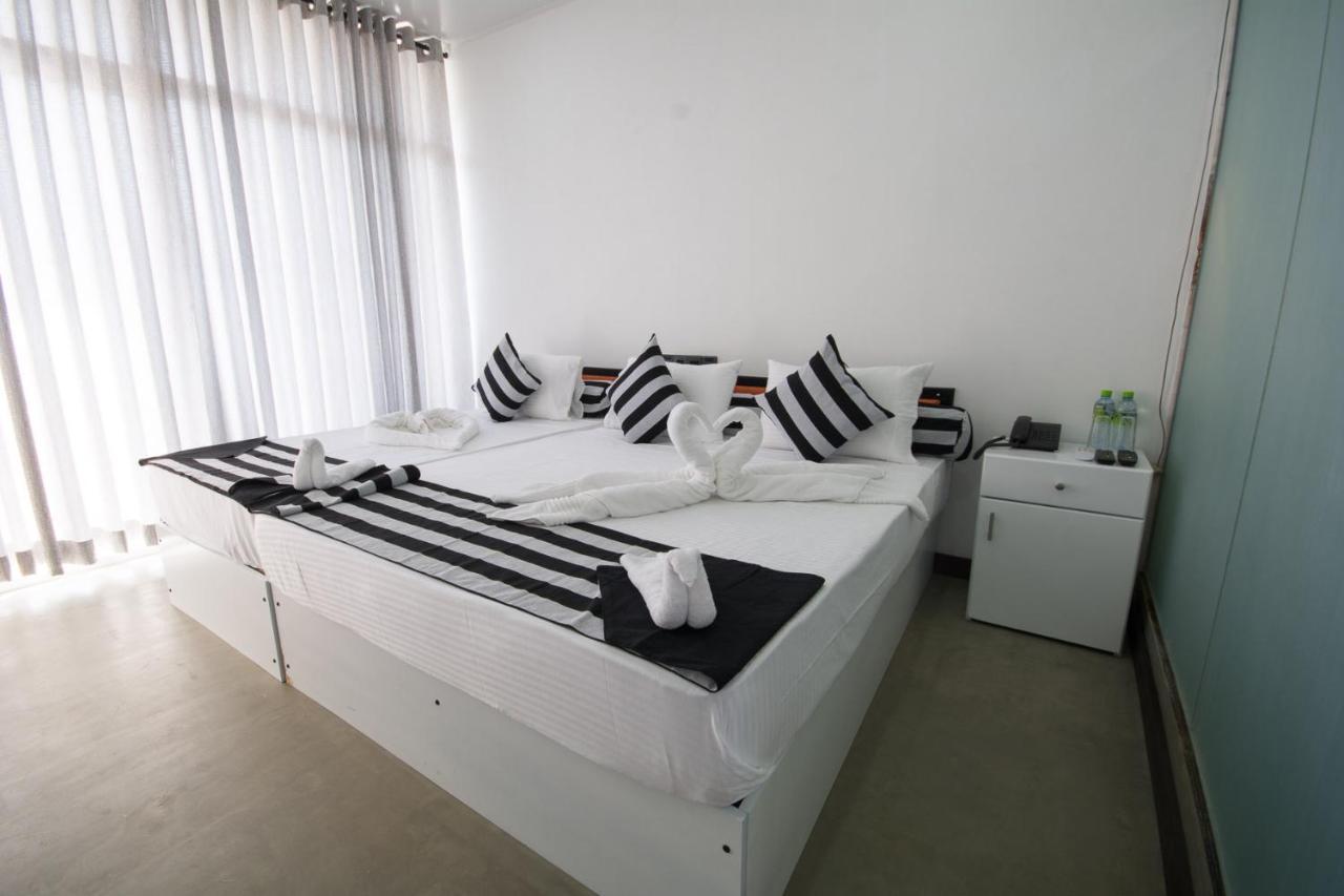 Avora Hotel Kandy Bagian luar foto